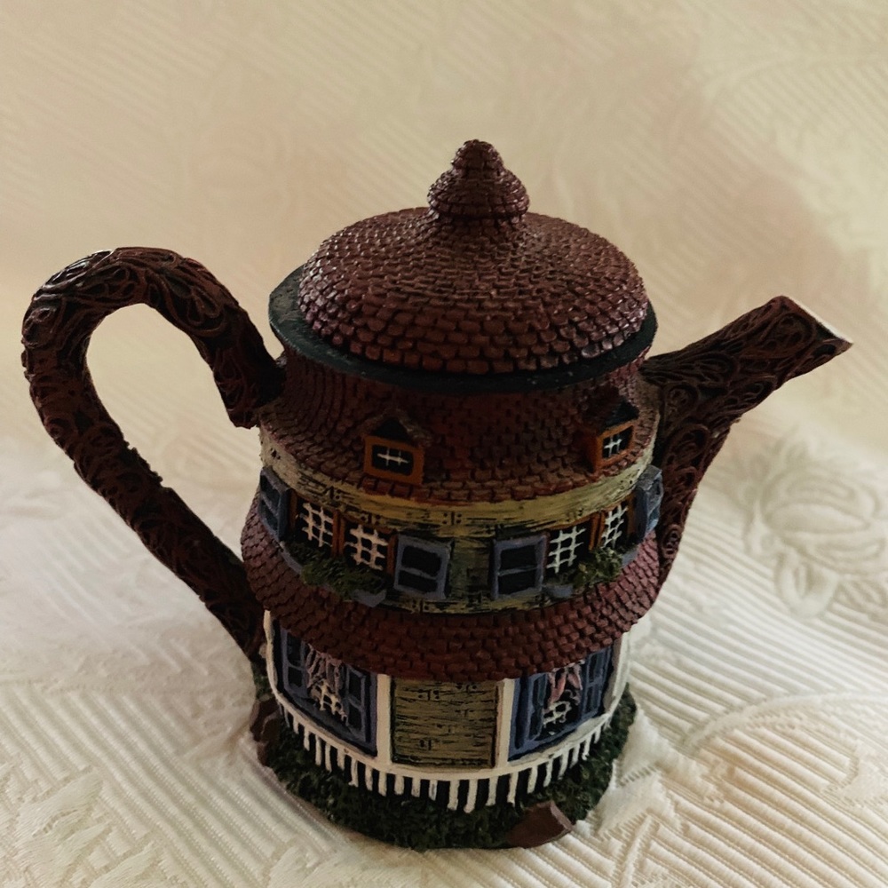 Handpainted Vintage Hometown Teapot - Picture 5 of 7